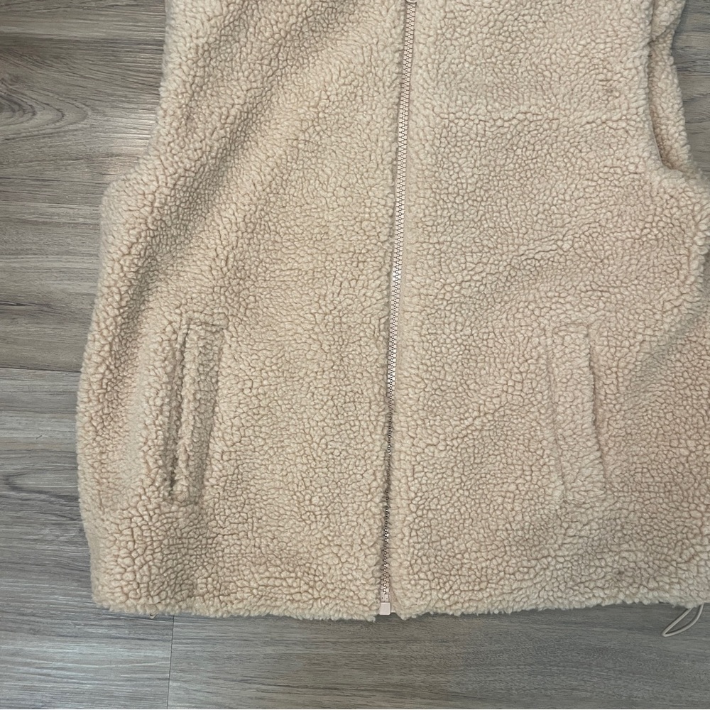 H&M Divided Fleece Vest Size Small NWT - Picture 3 of 8